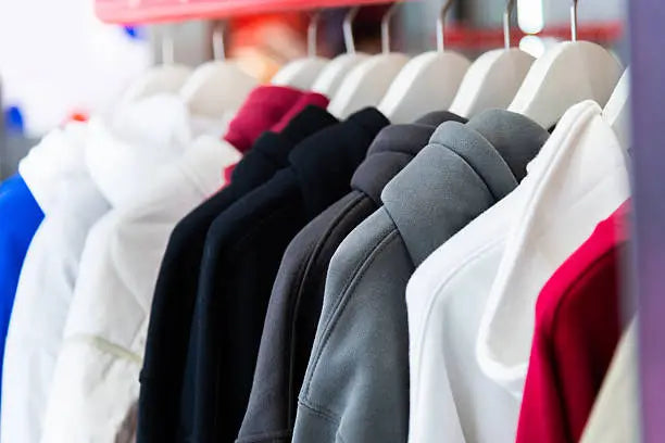 HOODIES & SWEATSHIRTS